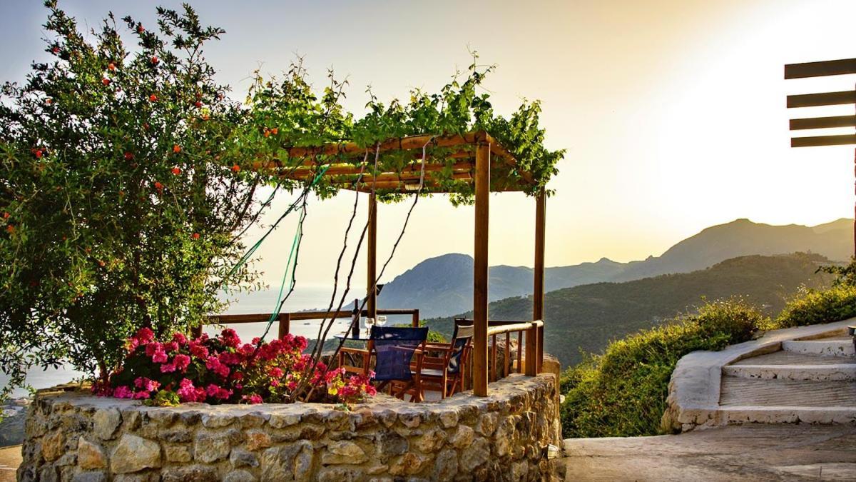 Mirthios-Hill Apartments بلاكاس المظهر الخارجي الصورة