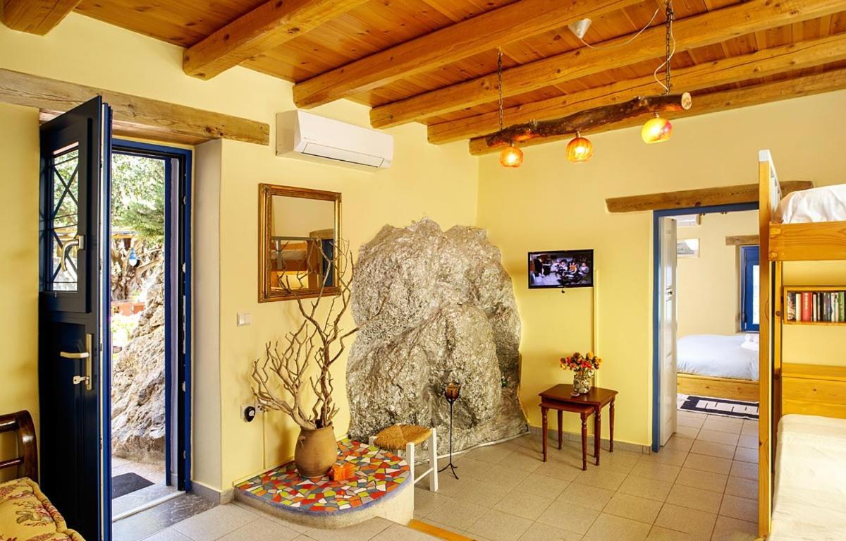 Mirthios-Hill Apartments بلاكاس المظهر الخارجي الصورة